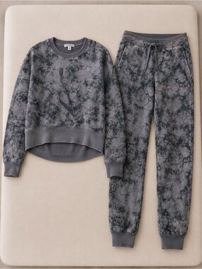 Women’s Blue Tie-Dye Sweatshirt & Jogger Set